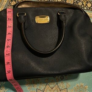 MICHAEL KORS, LARGE NAVY SAFFIANO LEATHER CROSSBODY BAG